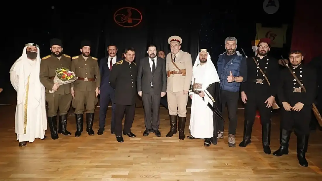 Ağrı'da “Kumandan" oyunu tiyatroseverlerle buluştu