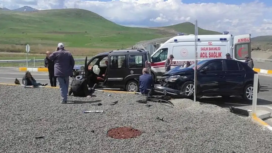 Hamur'da iki araç çarpıştı: 5 yaralı