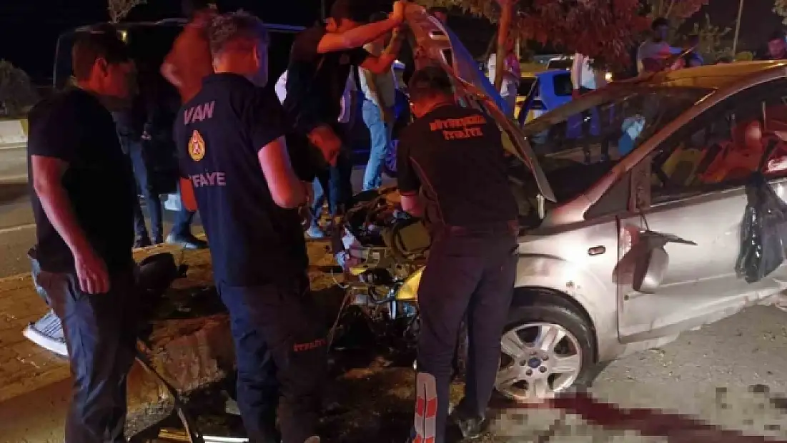 Otomobille kamyonet çarpıştı: 3 yaralı