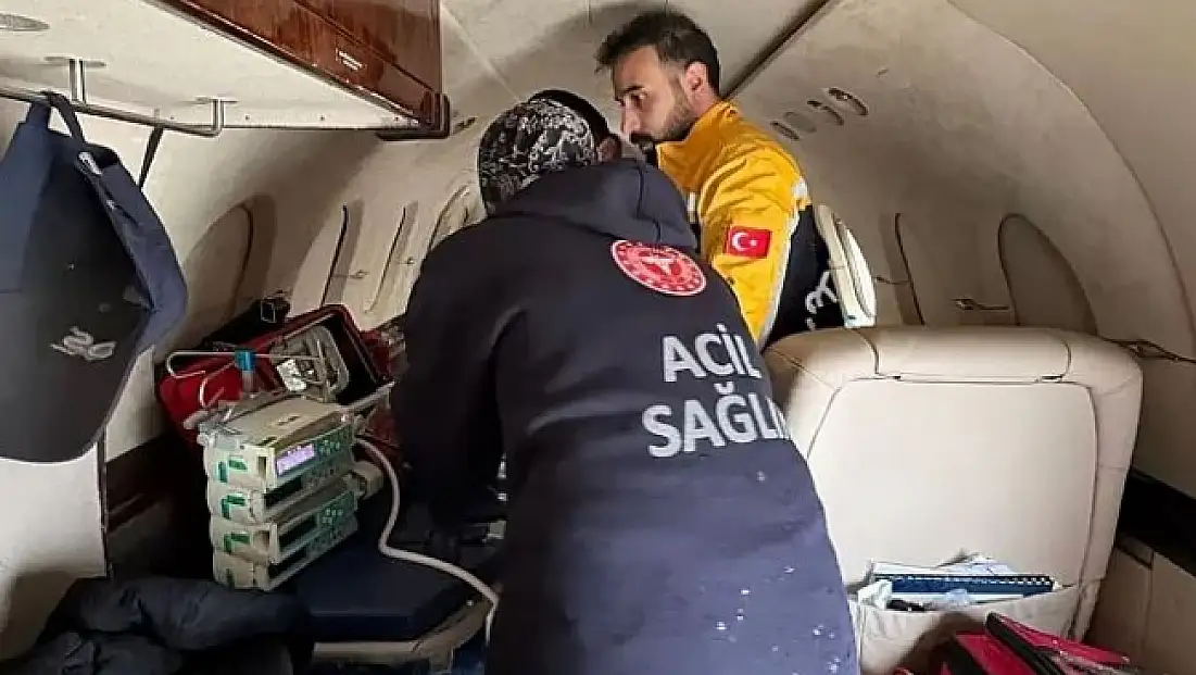 Ağrı’da Dirençli Nöbet Geçiren Bebek Ankara’ya Sevk Edildi