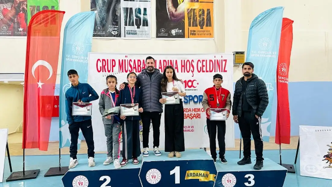 Ağrı’da öğrencilerden bilek güreşi ve siyer yarışmasında önemli başarı