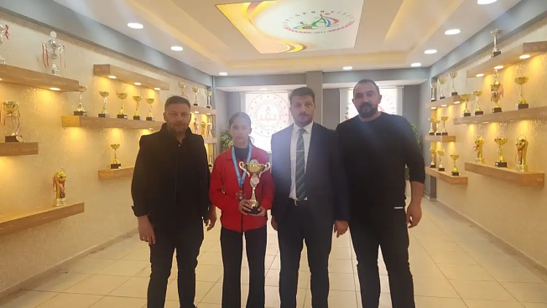 Ağrılı atlet Eda Akdeniz, Türkiye şampiyonu oldu