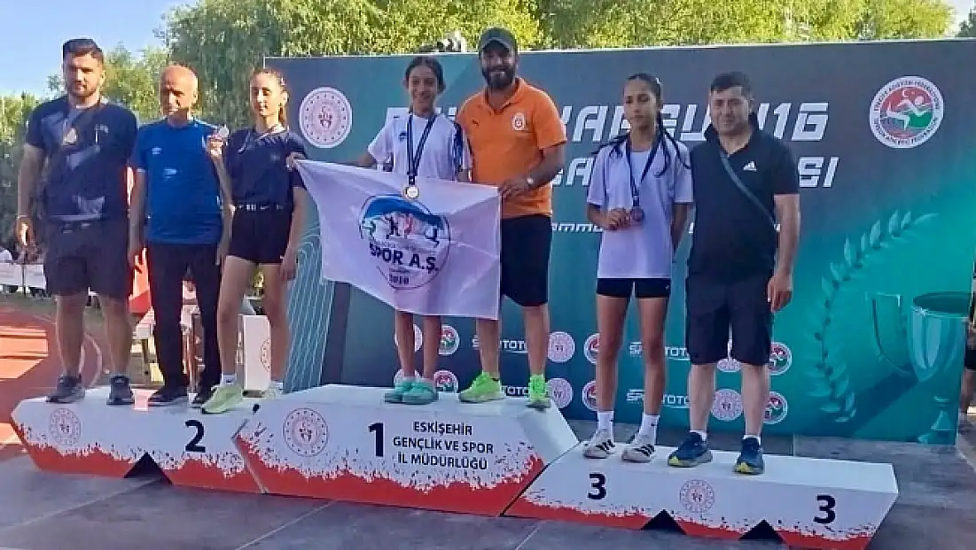 Ağrı'nın Yıldız Kızları Türkiye Şampiyonası'ndan Çifte Madalyayla Döndü