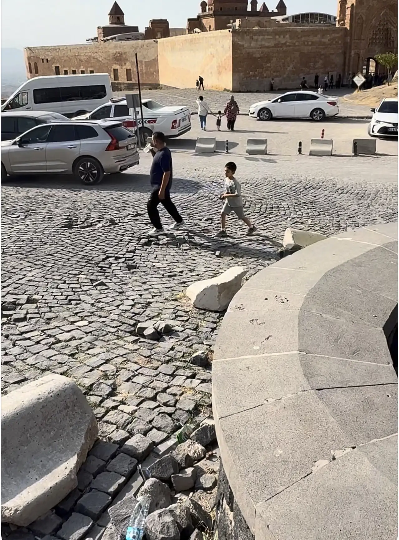 İshak Paşa Sarayı'nda turizm çilesi: Çöp, yol ve otopark tepkisi