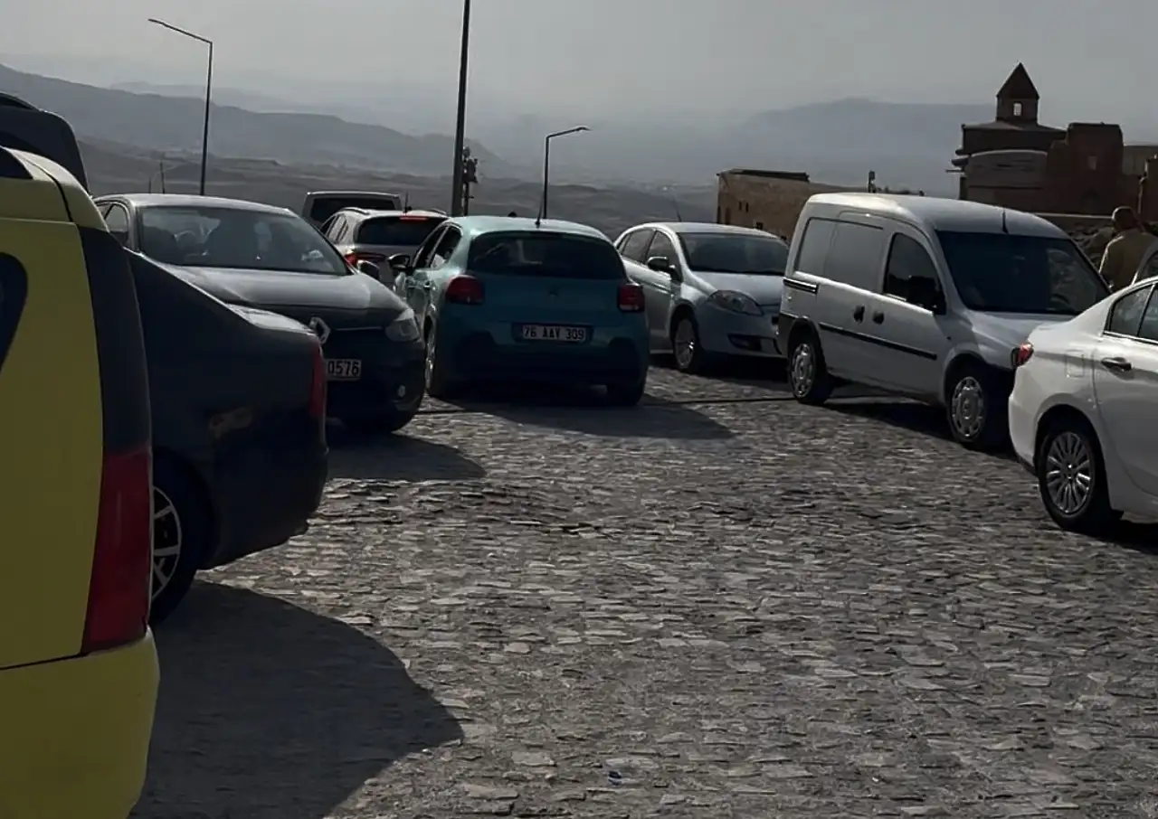 İshak Paşa Sarayı'nda turizm çilesi: Çöp, yol ve otopark tepkisi