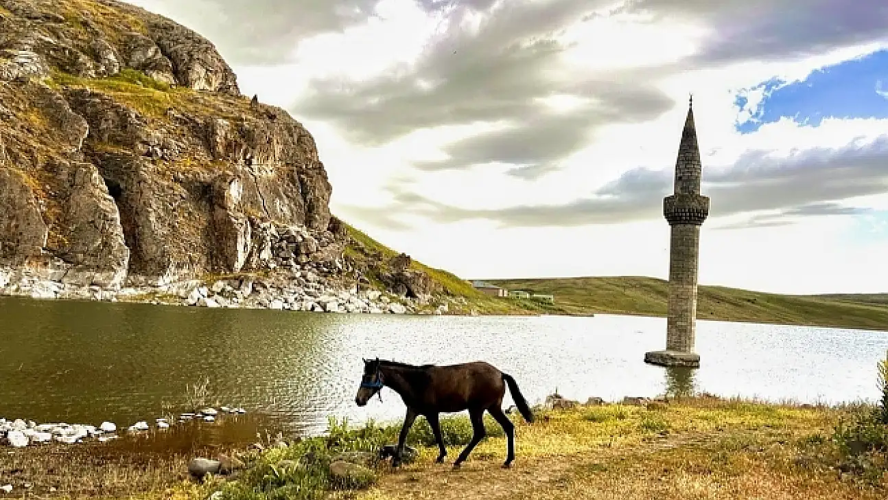 Ağrı'da sular altında kalan minarenin eşsiz güzelliği