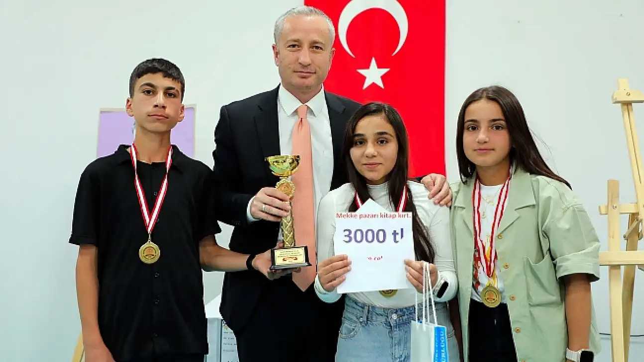 Ağrı Milli Eğitim Müdürü Kökrek, münazara şampiyonlarını ödüllendirdi