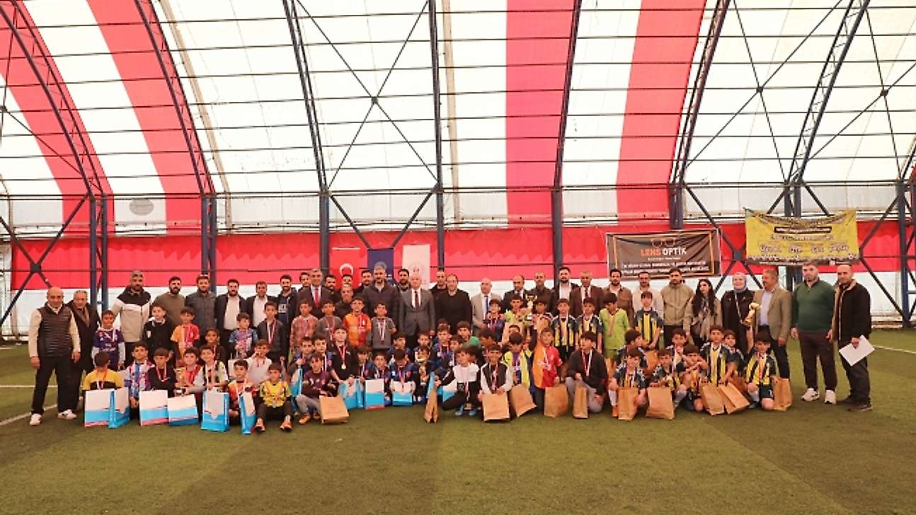 Ağrı'da minikler futbol turnuvası tamamlandı