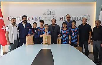 Ağrılı Badmintonculardan Mersin'de Gururlandıran Başarı