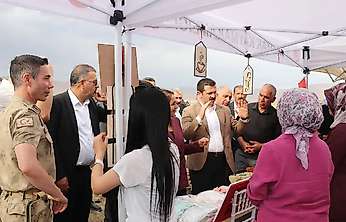 Tutak Kültür Festivali'ne yoğun ilgi: Mahallî at yarışları nefes kesti