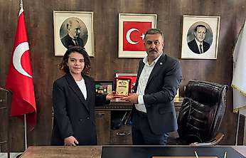 Tutak'ta at yarışlarında dereceye giren jokeylere ödül verildi