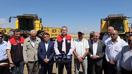 Ağrı'da Buğday Hasadı Başladı: Vali Bozkurt'tan Çiftçilere Bereket Mesajı