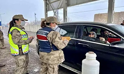 Hamur'da Kadın Jandarma Personelleri, Kadınlar Günü'nü Kutladı