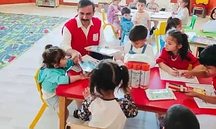 Kızılay Taşlıçay'da minikleri sevindirdi