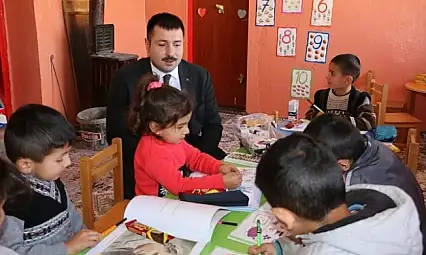 Kaymakam Mustafa Karali köy okullarını ziyaret etti