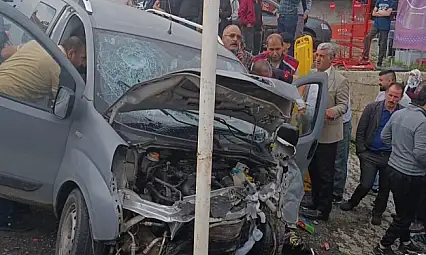 Ağrı'da direksiyon hakimiyeti kaybedilmesi sonucu 4 kişi yaralandı