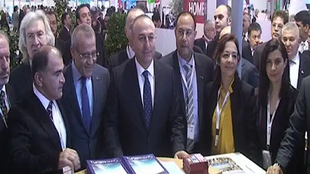 Çavuşoğlu Berlin Turizm Fuarı'nı Gezdi