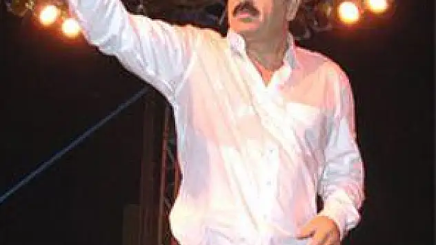 Tatlıses ayaklandı, yurda dönüyor