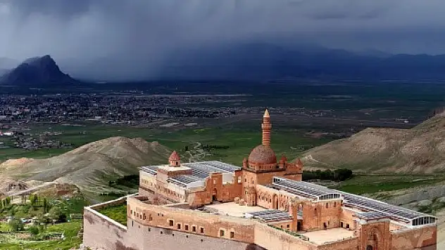Harika Anlatım İshak Paşa Sarayı Belgeseli İzle
