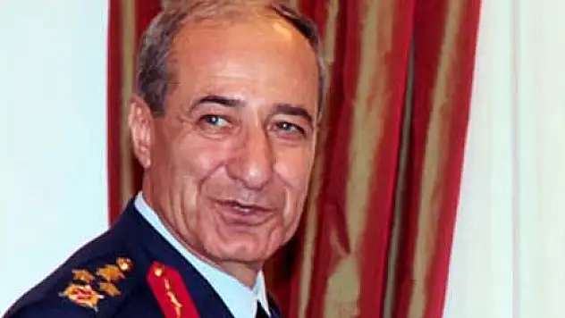 İlk kez bir muvazzaf general tutuklandı