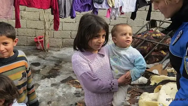 Ağrı Emniyetinden İhtiyaç Sahibi Aileye Ziyaret