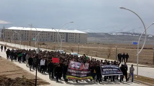 Üniversite Öğrencilerinden Halepçe Katliamı Yürüyüşü