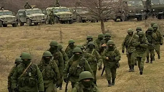 Kırım'daki Ukrayna Askerlerine Silah Kullanma Yetkisi Verildi