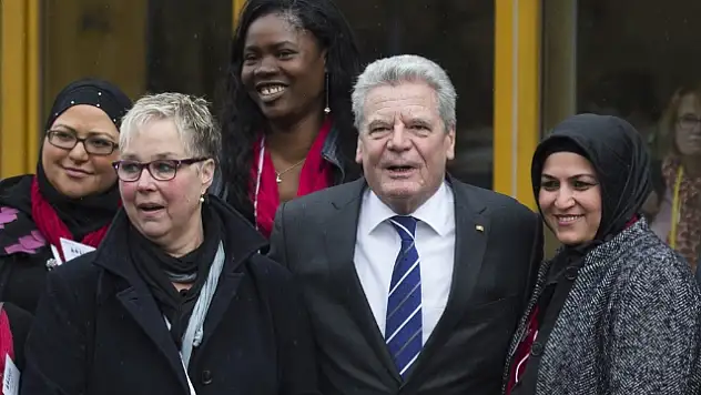 Almanya Cumhurbaşkanı Gauck'tan Bir İlk
