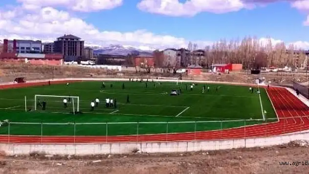 Futbol Oynayan Çocukların Üzerine Otomobili Sürdü