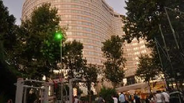 LÜKS OTEL ÖNÜNDE YER SOFRASI