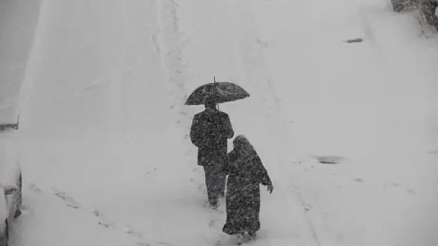 Ağrı Seçim Sabahı Kar'la Uyandı