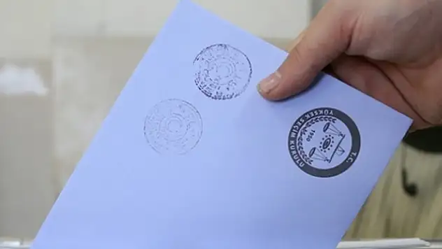 Tatvan'da Bir Vatandaş Oy Pusulasını Evde Mühürledi