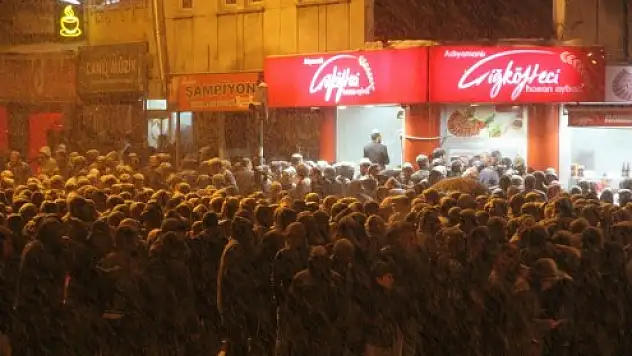 Ağrı'da BDP'liler Erken Seçim Kutlaması Yaptı