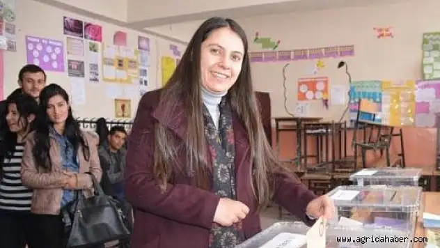 Diyadin'de BDP adayı Hazal Aras Belediye Başkanı oldu