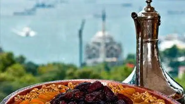 Coca Cola, müslüman mahallede şerbet satıyor