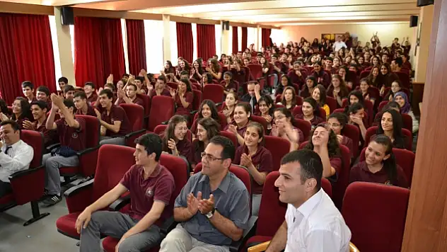 Arslanköy'lü Tiyatrocular Turneye Çıktı