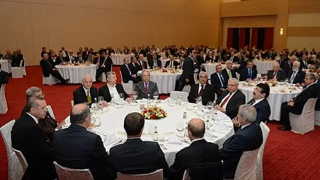 Erdoğan, Eski AK Parti Milletvekilleriyle Bir Araya Geldi