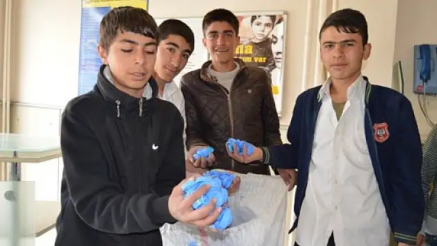 Eleşkirt'te Öğrenciler 50 Bin Mavi Kapak Topladı