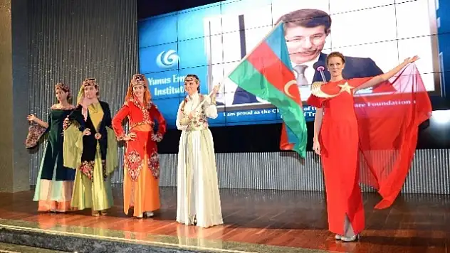 Azerbaycan'da Düzenlenen Osmanlı Kıyafetleri Defilesi İzleyenleri Büyüledi