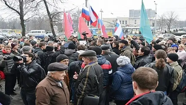 Ukrayna'da Rus Yanlıları Devlet Binalarına Yürüdü