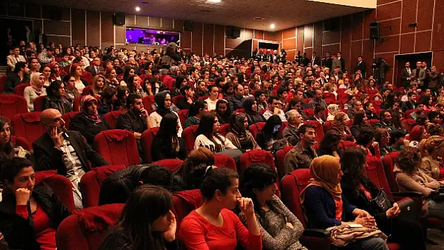 11. Orhan Asena Yerli Oyunlar Tiyatro Festivali Diyarbakır'da Başladı