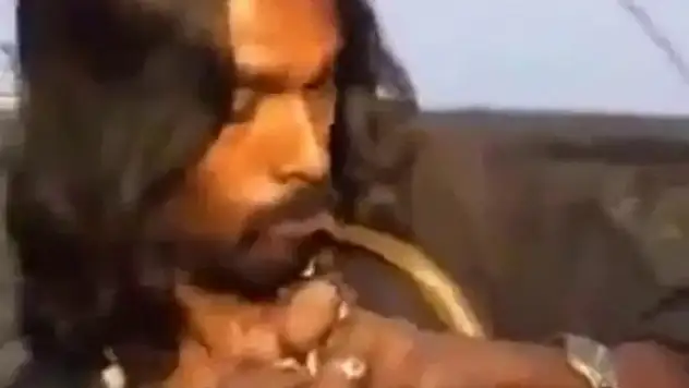 Hintli Adam Yılanı Canlı Canlı Yedi