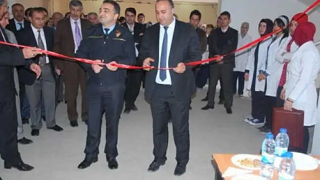 Resim Öğretmeni Olmayan Okulda Resim Sergisi