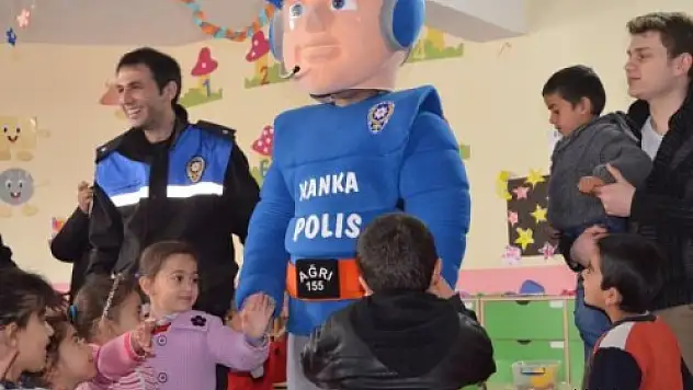 Minik Öğrenciler 'Kanka Polis'le Tanıştılar