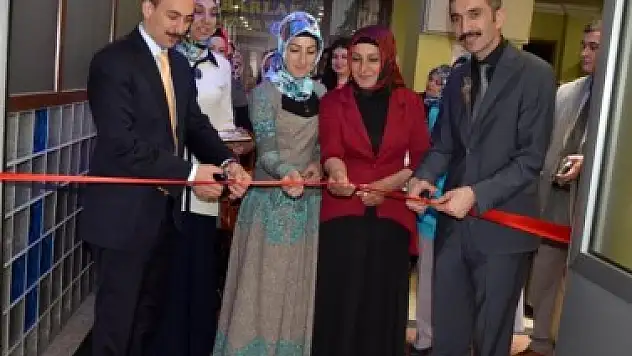 Topraktan Ürettiklerini Sergilediler