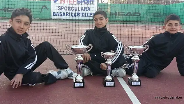 AĞRI'LI MİNİK TENİSÇİLERDEN BÜYÜK BAŞARI