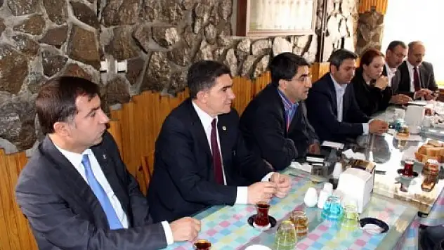 Ak Parti Ağrı'da Basınla Bir Araya Geldi