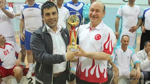 kurumlar arası voleybol turnuvası sona erdi