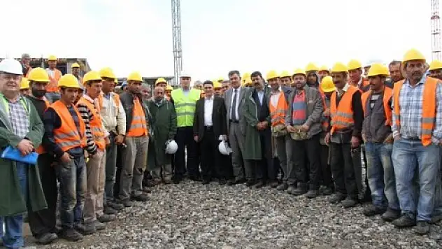 Ak Partili Çelebi, Hastane İnşaatında İncelemede Bulundu