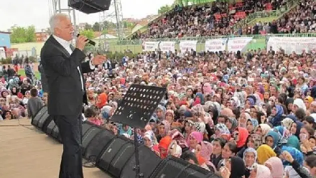 Nihat Hatipoğlu'nu Ağrı'da 7 Bin Kişi Dinledi